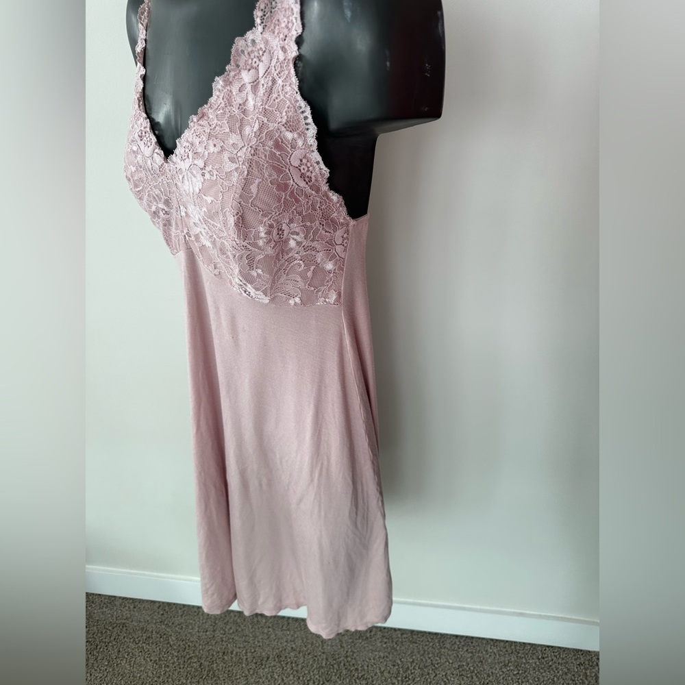 🌞Sale 3 for $15 Black Bow Elegant Lace Trimmed Chemise in Soft Pink/ Woman’s M - Picture 3 of 14